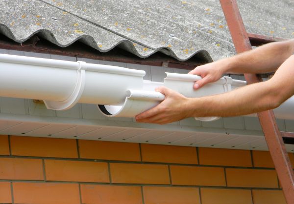 Gutter Hanging in London